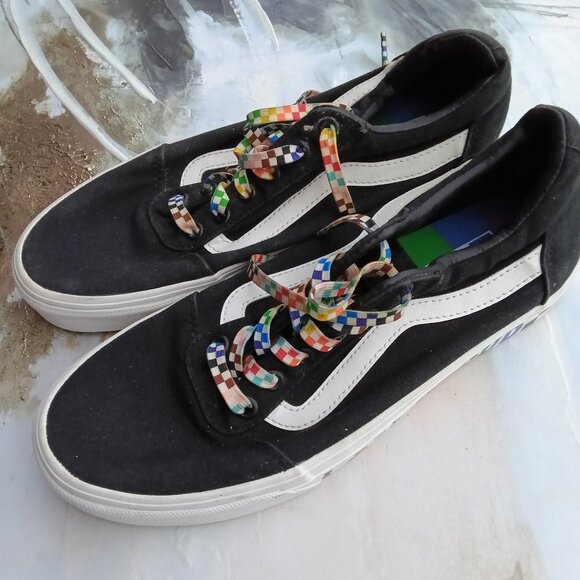 Shoes - Vans off the wall sneakers